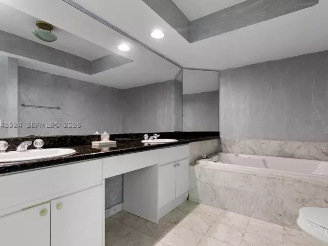 2-bedroom condo for rent in Sunny Isles Beach - 16400 Collins Ave 942 - MondialRealty