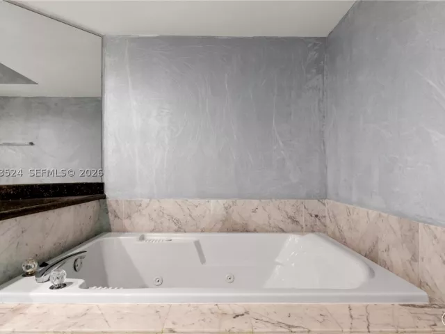 2-bedroom condo for rent in Sunny Isles Beach - 16400 Collins Ave 942 - MondialRealty