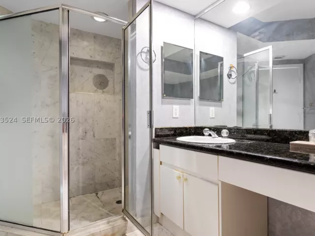 2-bedroom condo for rent in Sunny Isles Beach - 16400 Collins Ave 942 - MondialRealty