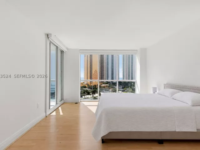 2-bedroom condo for rent in Sunny Isles Beach - 16400 Collins Ave 942 - MondialRealty