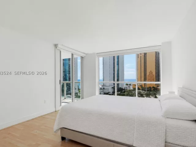 2-bedroom condo for rent in Sunny Isles Beach - 16400 Collins Ave 942 - MondialRealty