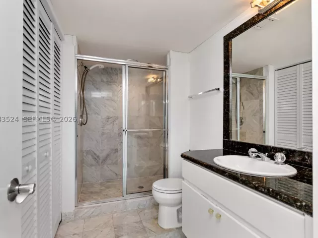 2-bedroom condo for rent in Sunny Isles Beach - 16400 Collins Ave 942 - MondialRealty
