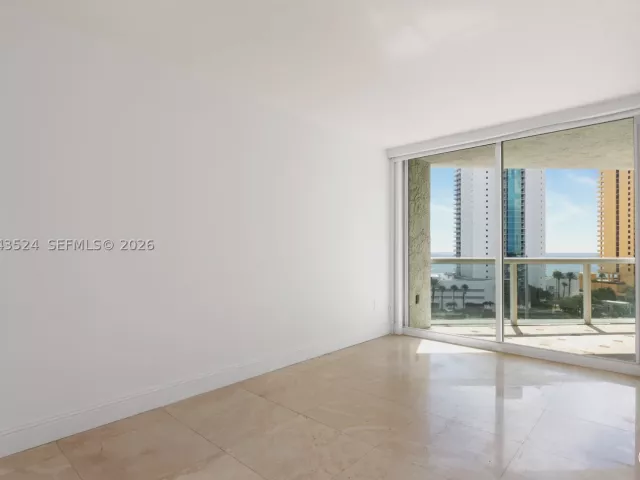 2-bedroom condo for rent in Sunny Isles Beach - 16400 Collins Ave 942 - MondialRealty