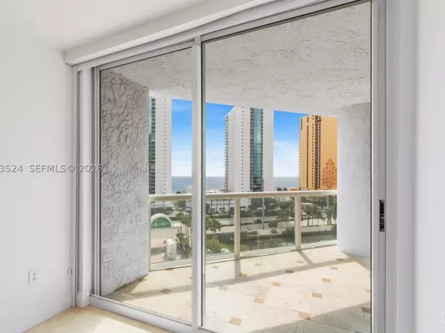 2-bedroom condo for rent in Sunny Isles Beach - 16400 Collins Ave 942 - MondialRealty