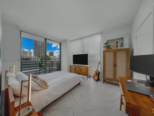 2-bedroom condo for sale in Miami - 460 NE 28th St 701 - MondialRealty