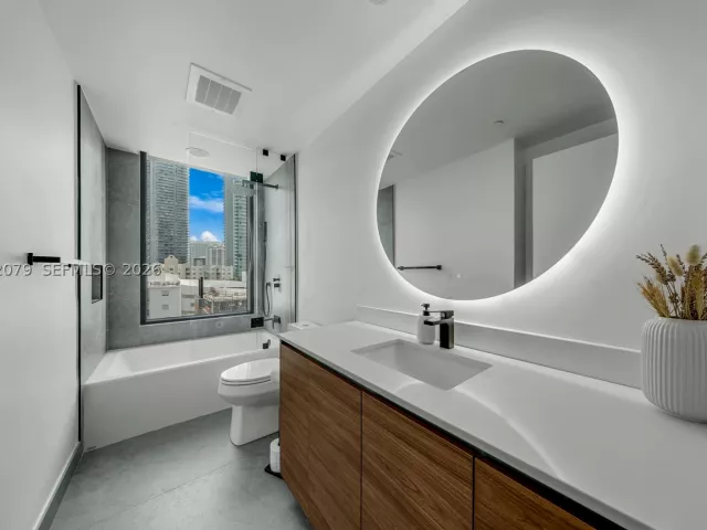 2-bedroom condo for sale in Miami - 460 NE 28th St 701 - MondialRealty