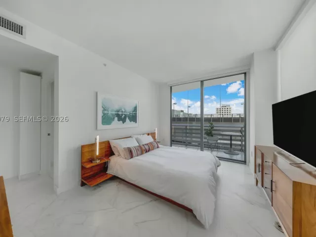 2-bedroom condo for sale in Miami - 460 NE 28th St 701 - MondialRealty