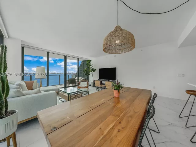 2-bedroom condo for sale in Miami - 460 NE 28th St 701 - MondialRealty