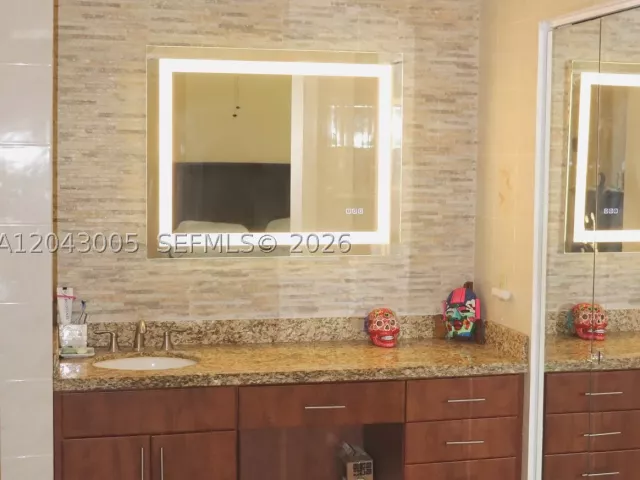 4-bedroom home for sale in Miami - 5931 SW 46th St - MondialRealty