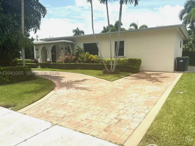 4-bedroom home for sale in Miami - 5931 SW 46th St - MondialRealty