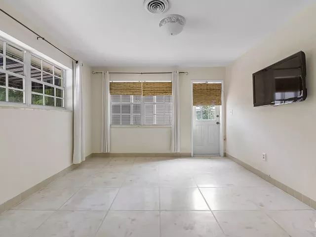 3-bedroom home for rent in Pompano Beach - 700 NE 26th Avenue - MondialRealty