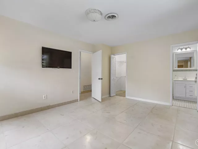 3-bedroom home for rent in Pompano Beach - 700 NE 26th Avenue - MondialRealty
