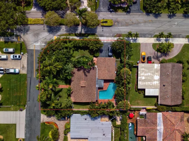 3-bedroom home for rent in Pompano Beach - 700 NE 26th Avenue - MondialRealty