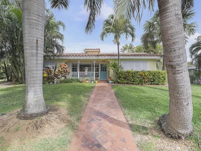 3-bedroom home for rent in Pompano Beach - 700 NE 26th Avenue - MondialRealty