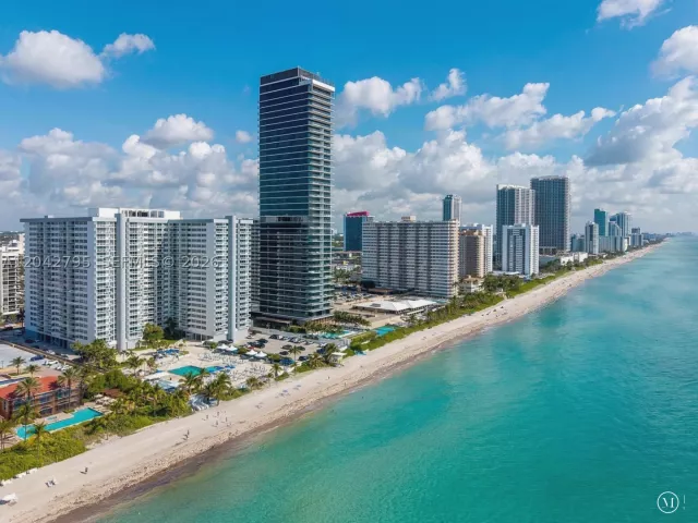 1-bedroom condo for sale in Hallandale Beach - 2030 S Ocean Dr 816 - MondialRealty