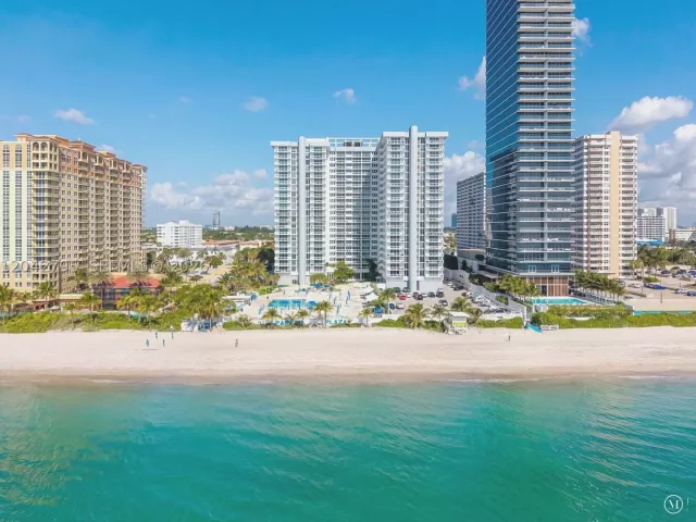 1-bedroom condo for sale in Hallandale Beach - 2030 S Ocean Dr 816 - MondialRealty