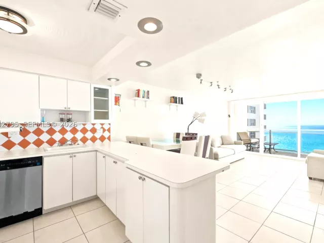 1-bedroom condo for sale in Hallandale Beach - 2030 S Ocean Dr 816 - MondialRealty