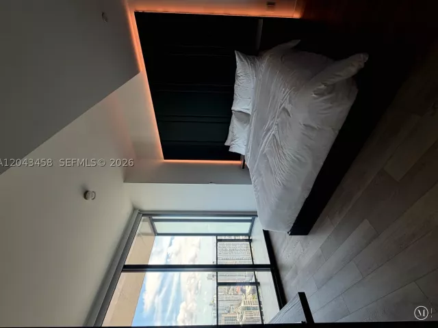 1-bedroom condo for sale in Miami - 20 NE 11th St 5103 - MondialRealty