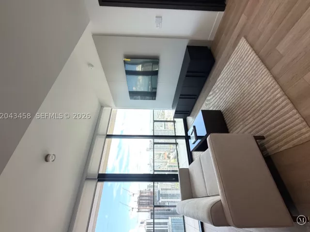 1-bedroom condo for sale in Miami - 20 NE 11th St 5103 - MondialRealty