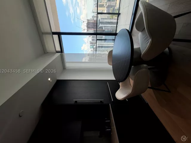 1-bedroom condo for sale in Miami - 20 NE 11th St 5103 - MondialRealty