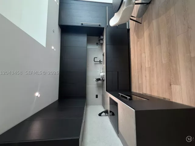 1-bedroom condo for sale in Miami - 20 NE 11th St 5103 - MondialRealty