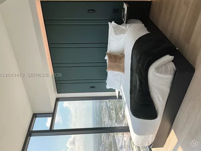 1-bedroom condo for sale in Miami - 20 NE 11th St 2409 - MondialRealty