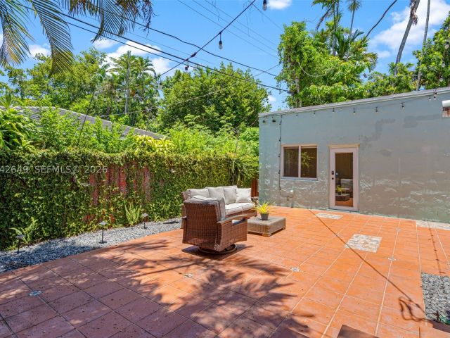 3-bedroom home for sale in Coral Gables - 1209 La Mancha Ave - MondialRealty