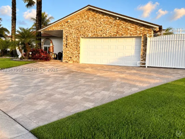 3-bedroom home for sale in Homestead - 26764 SW 122nd Pl - MondialRealty