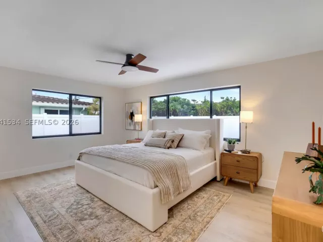 4-bedroom home for sale in Fort Lauderdale - 5718 NE 15th Ave - MondialRealty