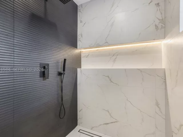 4-bedroom home for sale in Fort Lauderdale - 5718 NE 15th Ave - MondialRealty