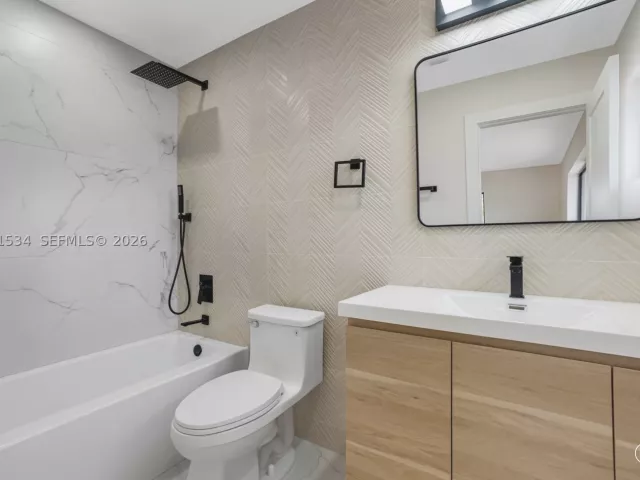 4-bedroom home for sale in Fort Lauderdale - 5718 NE 15th Ave - MondialRealty