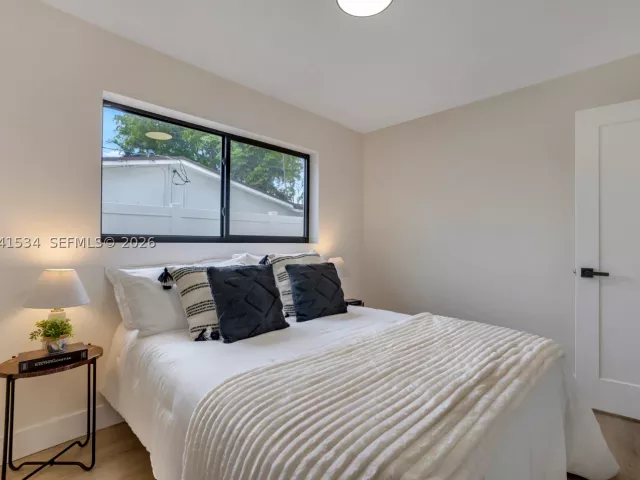 4-bedroom home for sale in Fort Lauderdale - 5718 NE 15th Ave - MondialRealty