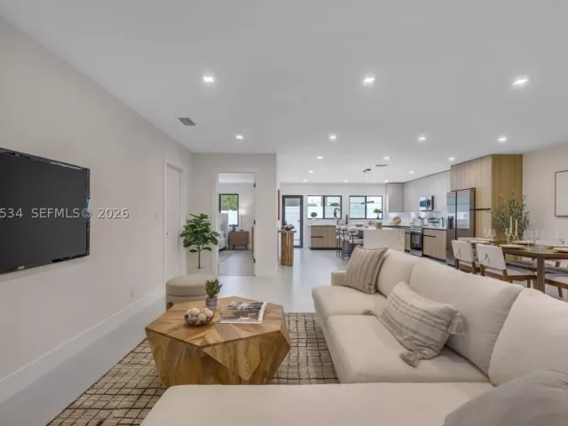 4-bedroom home for sale in Fort Lauderdale - 5718 NE 15th Ave - MondialRealty