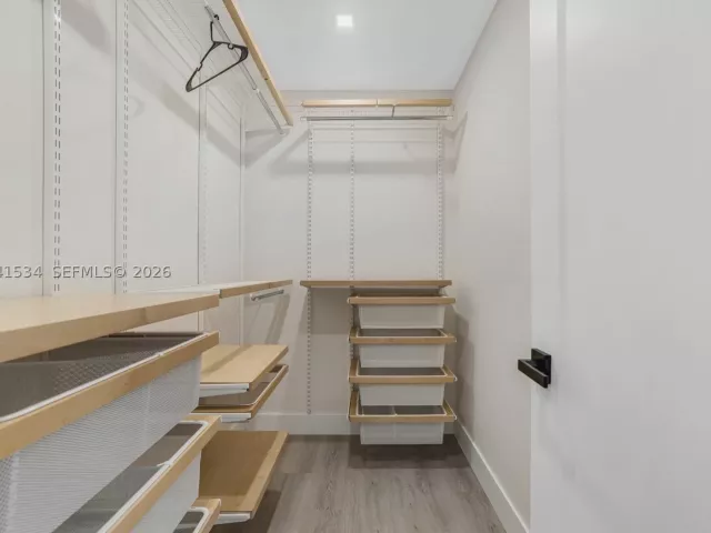 4-bedroom home for sale in Fort Lauderdale - 5718 NE 15th Ave - MondialRealty
