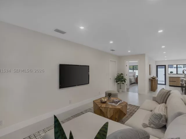4-bedroom home for sale in Fort Lauderdale - 5718 NE 15th Ave - MondialRealty