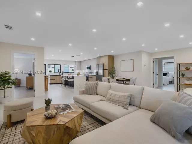 4-bedroom home for sale in Fort Lauderdale - 5718 NE 15th Ave - MondialRealty
