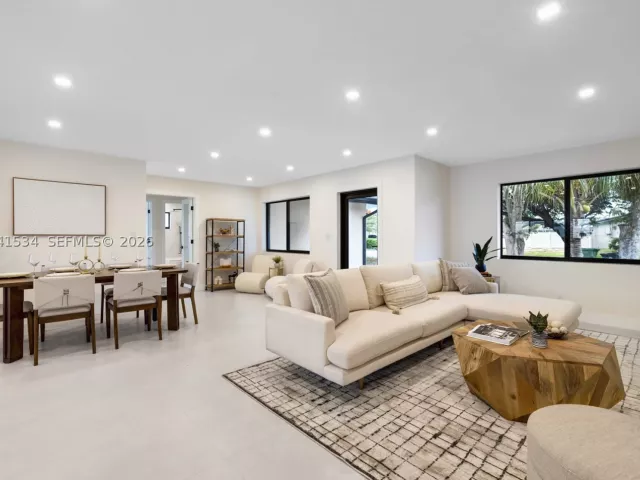 4-bedroom home for sale in Fort Lauderdale - 5718 NE 15th Ave - MondialRealty