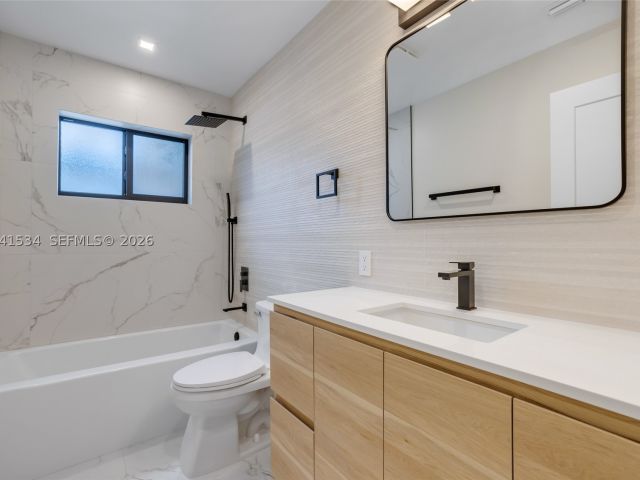 4-bedroom home for sale in Fort Lauderdale - 5718 NE 15th Ave - MondialRealty