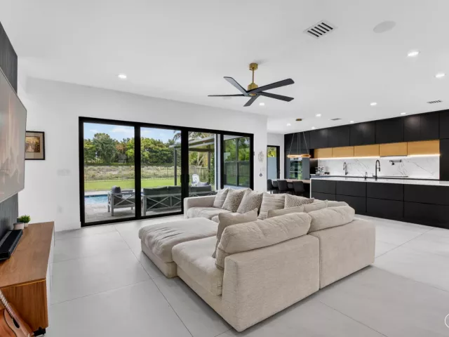 5-bedroom home for sale in Boca Raton - 8845 Skyward Street - MondialRealty