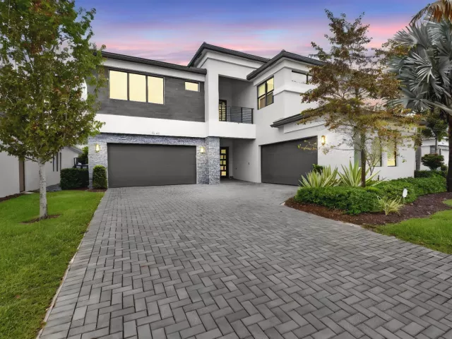 5-bedroom home for sale in Boca Raton - 8845 Skyward Street - MondialRealty