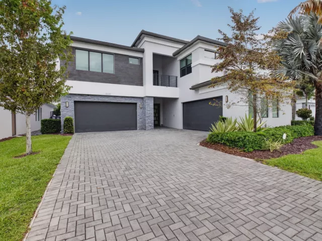 5-bedroom home for sale in Boca Raton - 8845 Skyward Street - MondialRealty