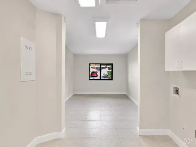 5-bedroom home for sale in Miami - 19321 NE 18th Place - MondialRealty