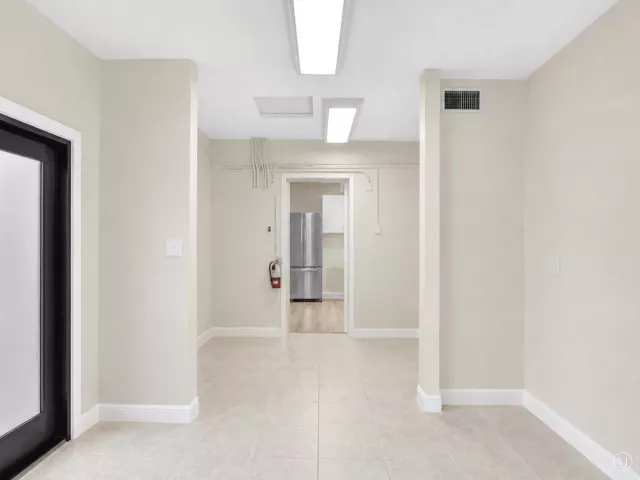 5-bedroom home for sale in Miami - 19321 NE 18th Place - MondialRealty