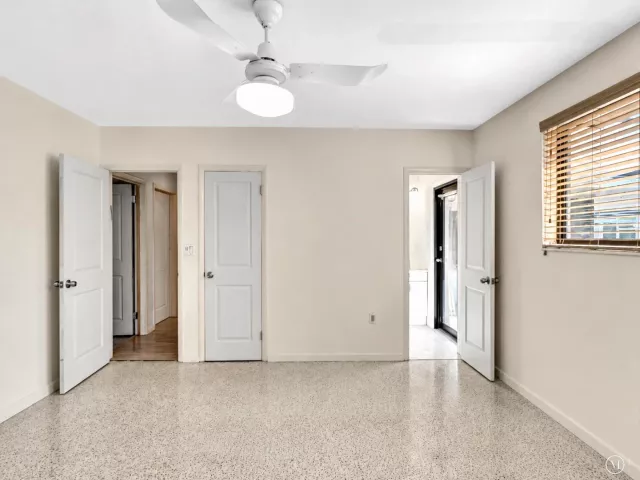 5-bedroom home for sale in Miami - 19321 NE 18th Place - MondialRealty