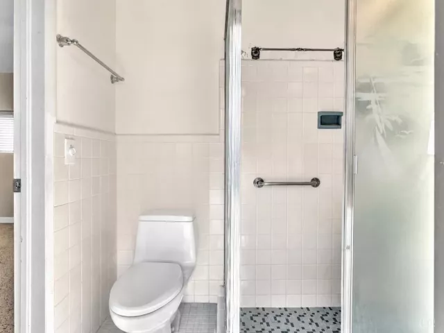 5-bedroom home for sale in Miami - 19321 NE 18th Place - MondialRealty