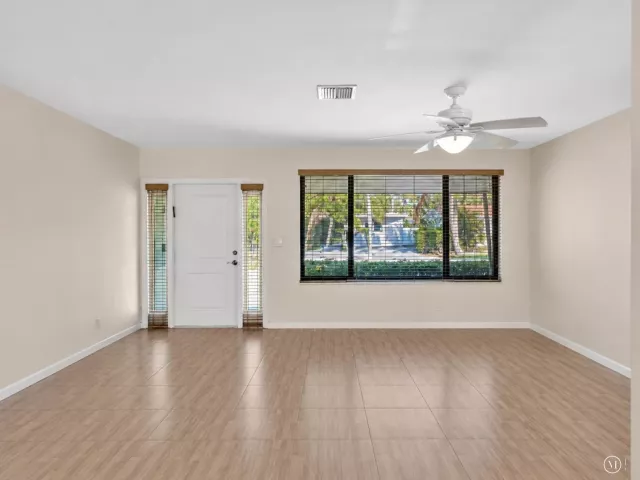 5-bedroom home for sale in Miami - 19321 NE 18th Place - MondialRealty