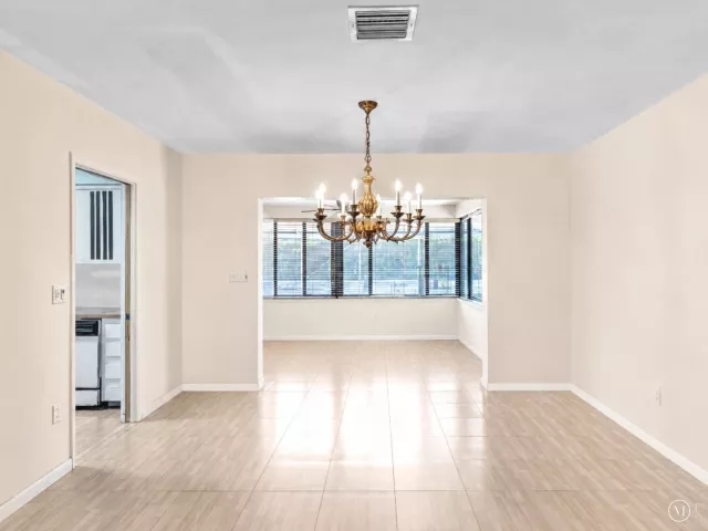 5-bedroom home for sale in Miami - 19321 NE 18th Place - MondialRealty