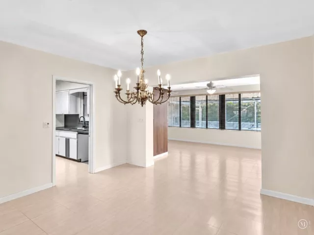 5-bedroom home for sale in Miami - 19321 NE 18th Place - MondialRealty