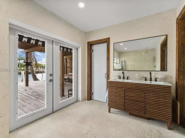 4-bedroom home for sale in Miami - 1110 NW North River Dr - MondialRealty