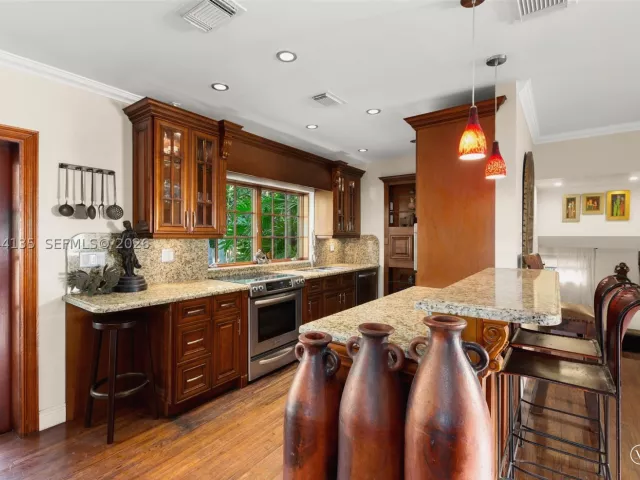 3-bedroom home for rent in Coral Gables - 6315 Maynada St - MondialRealty
